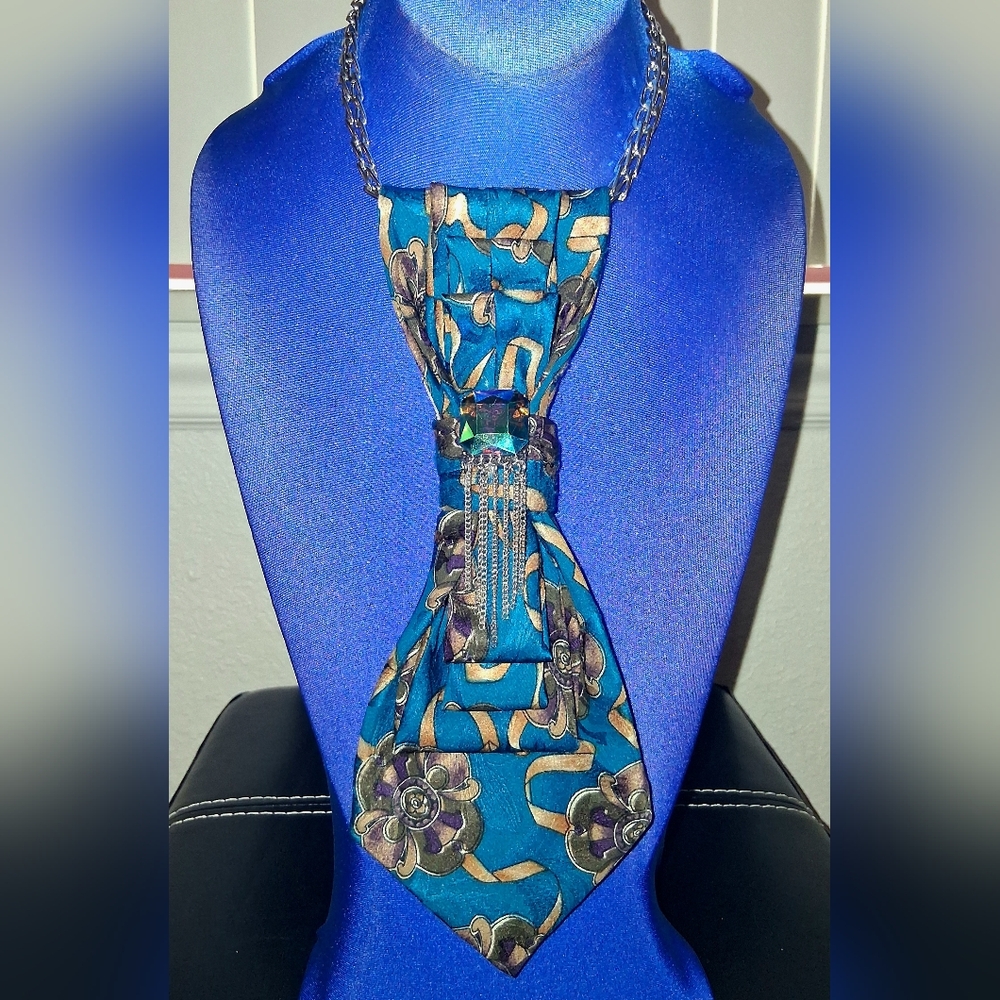 👔 IT'S A SALE!! DEBONAIR TIE NECKLACE 👔
